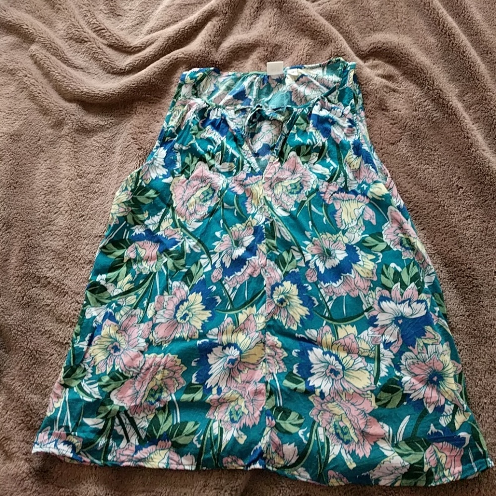 GAP floral sleeveless blouse size XS